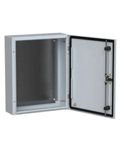 ЩМП-50.40.15 УХЛ1 IP66 500x400x150 TITAN 5 (TI5-10-N-050-040-015-66). Шкаф металлический с монтажной платой. IEK в Новосибирске
