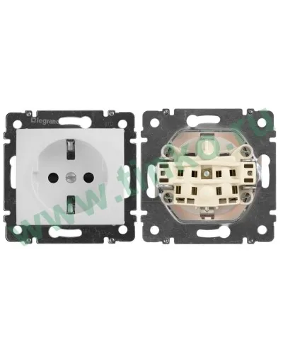 Розетка Valena 2К+3 10/16А, белый (774420). Розетка. LegranD в Новосибирске
